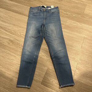 Abercrombie & Fitch High Rise Ankle Jeans Size 28/6R Light Wash Raw Hem